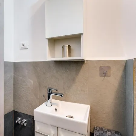 Baricevic - Two Bedroom With Balcony Opatija