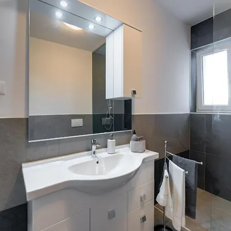 Baricevic - Two Bedroom With Balcony * Opatija