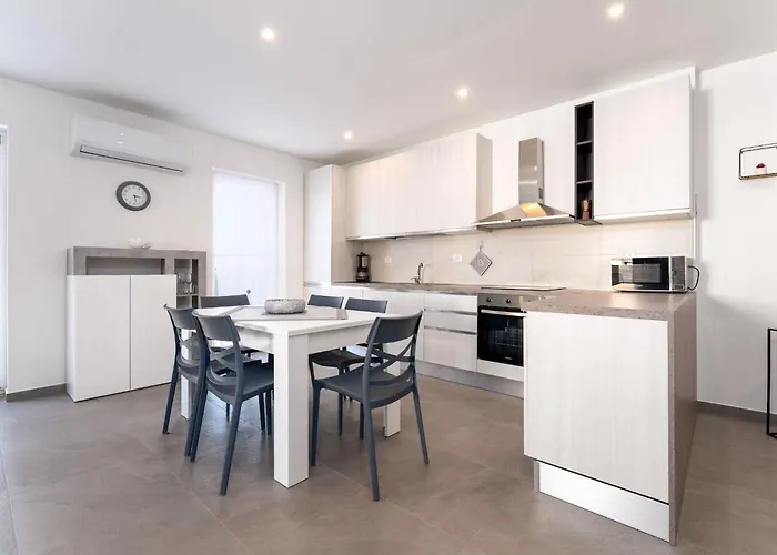 Baricevic - Two Bedroom With Balcony Appartement