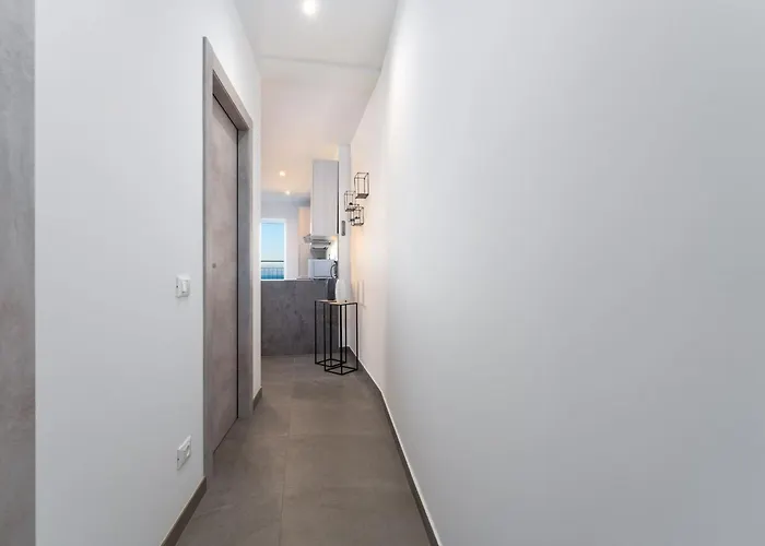 Baricevic - Two Bedroom With Balcony *