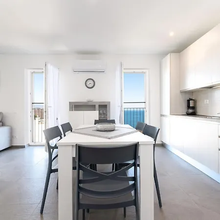 Baricevic - Two Bedroom With Balcony Lägenhet Opatija