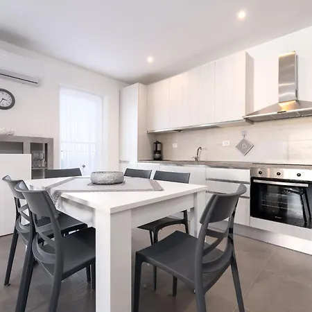 Baricevic - Two Bedroom With Balcony * Opatija