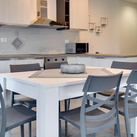 Baricevic - Two Bedroom With Balcony Lägenhet