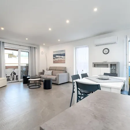 Baricevic - Two Bedroom With Balcony Opatija