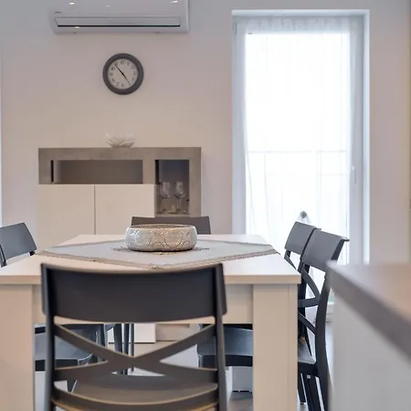 Baricevic - Two Bedroom With Balcony * Opatija