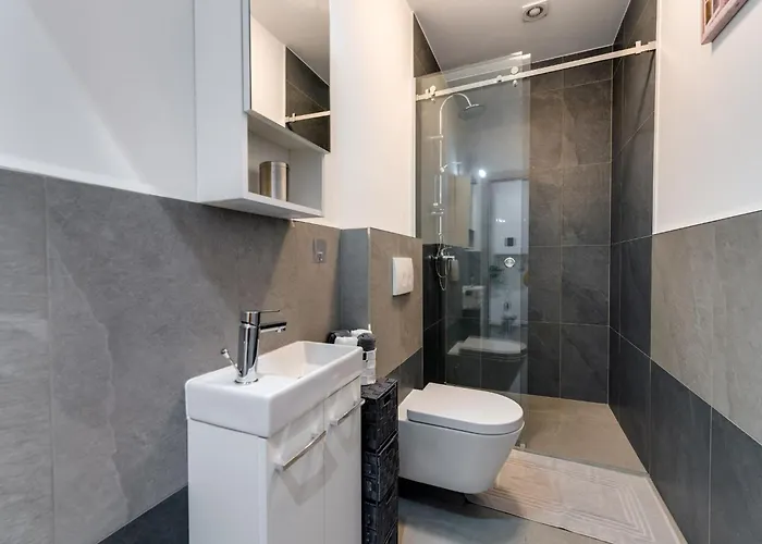 Baricevic - Two Bedroom With Balcony דירה