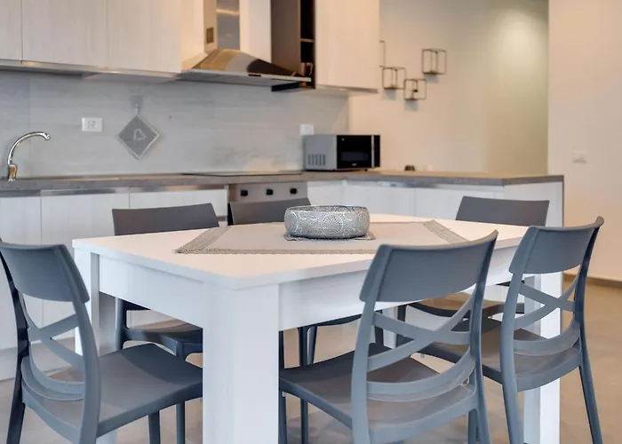 Baricevic - Two Bedroom With Balcony דירה