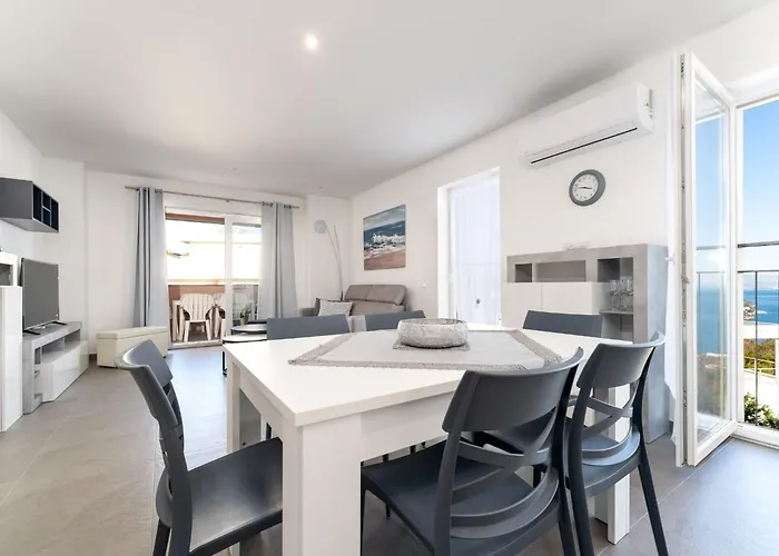 Baricevic - Two Bedroom With Balcony * אופטיה