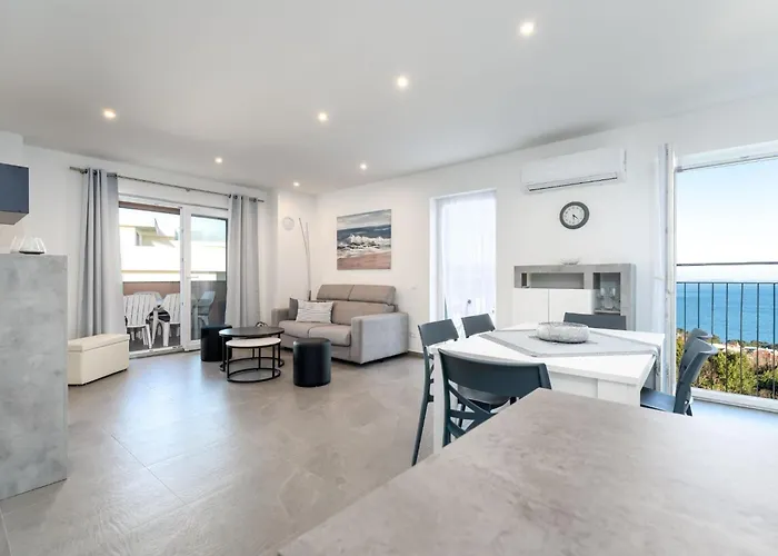 Baricevic - Two Bedroom With Balcony אופטיה