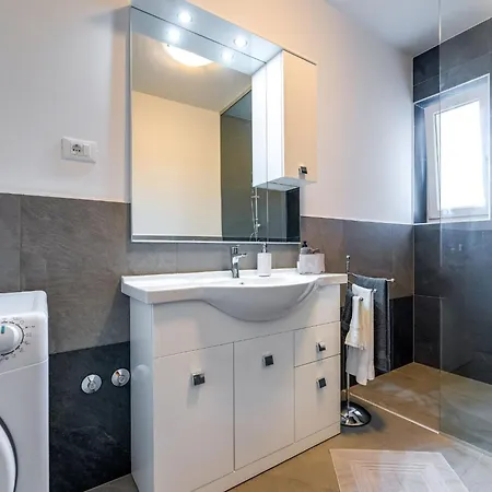 Baricevic - Two Bedroom With Balcony Apartment